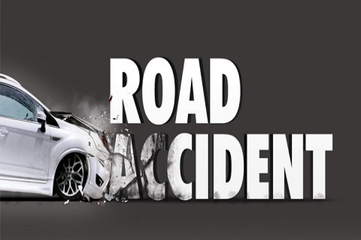 Road Mishap kills 4, injures 10 in Guntur